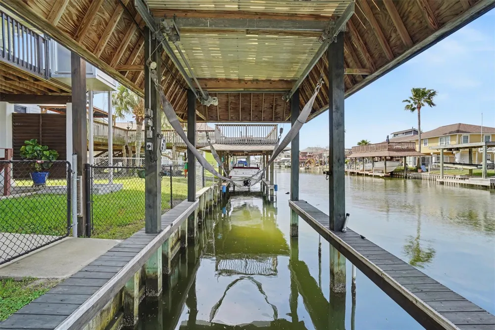 437 Pompano Street Bayou Vista, TX 77563
