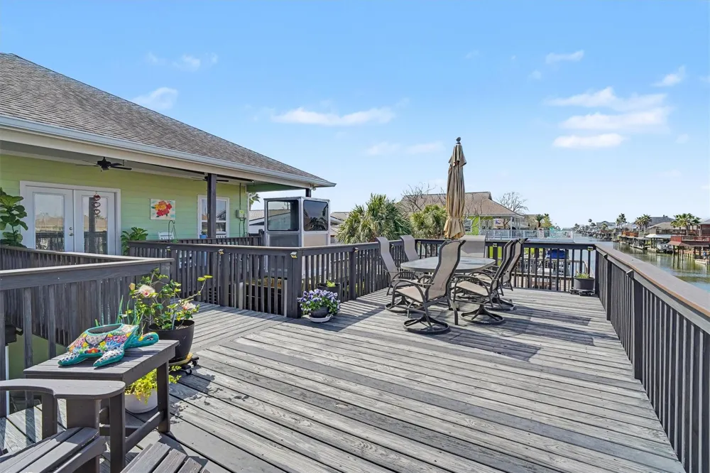 437 Pompano Street Bayou Vista, TX 77563