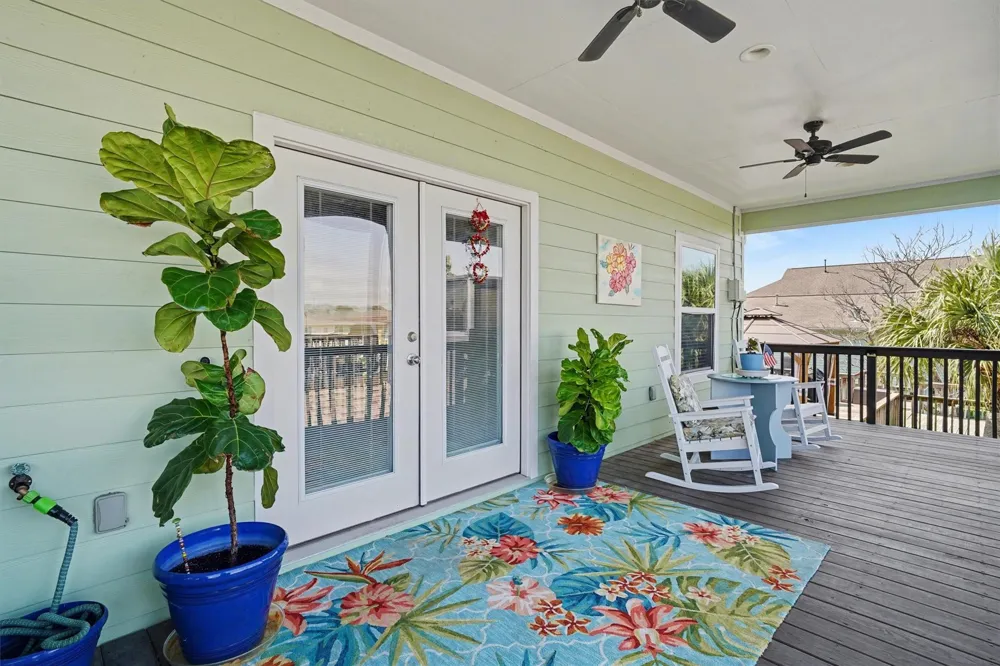 437 Pompano Street Bayou Vista, TX 77563