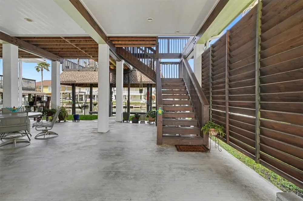 437 Pompano Street Bayou Vista, TX 77563