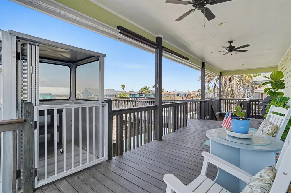 437 Pompano Street Bayou Vista, TX 77563
