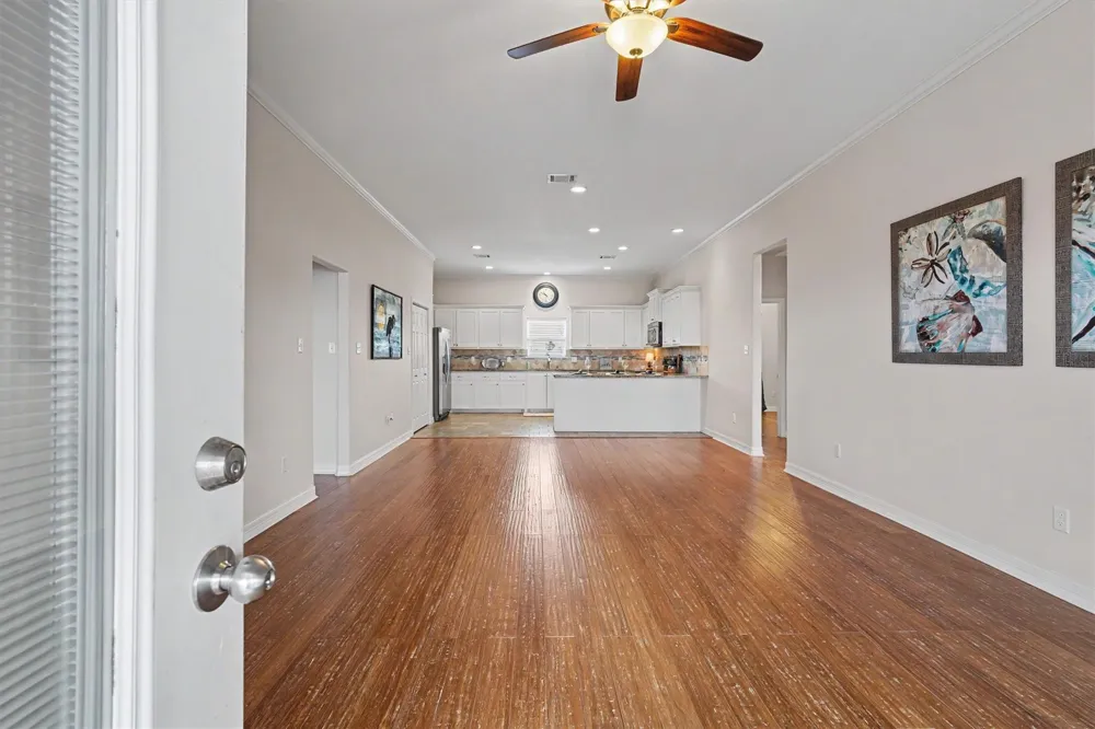 437 Pompano Street Bayou Vista, TX 77563