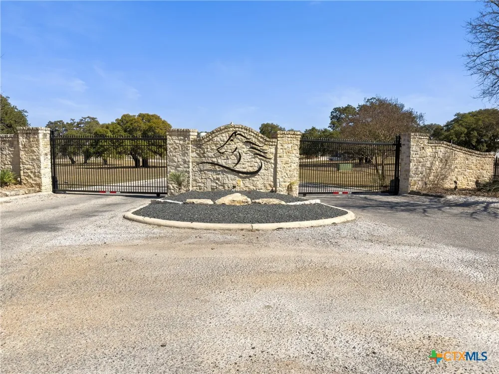 1046 Buckskin Trail Bandera, TX 78003