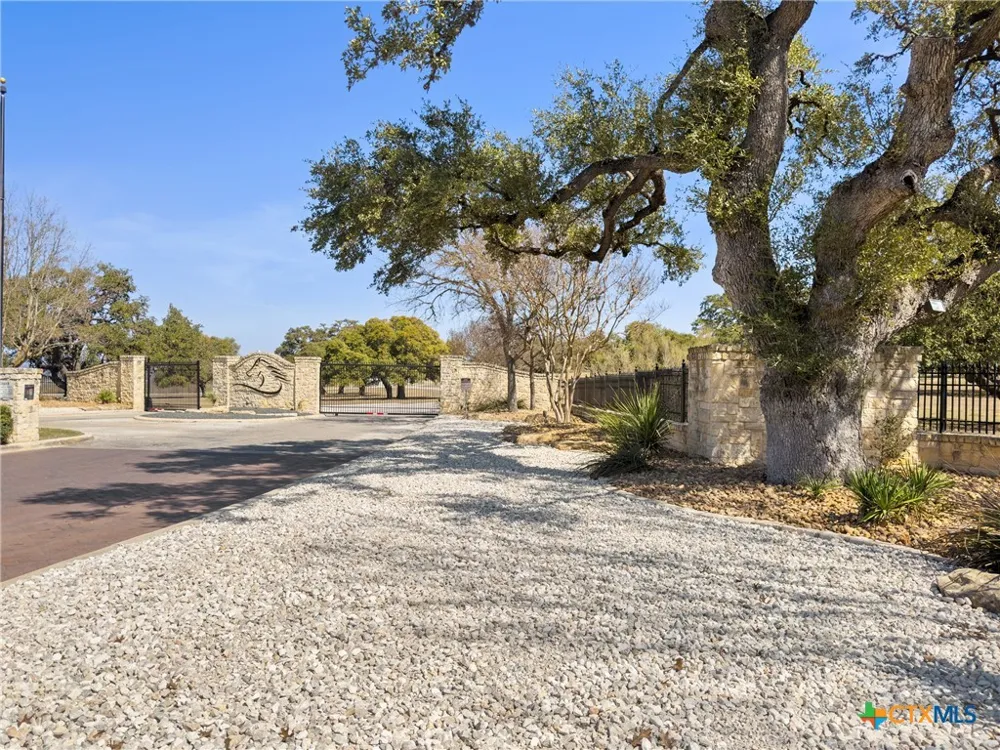 1046 Buckskin Trail Bandera, TX 78003