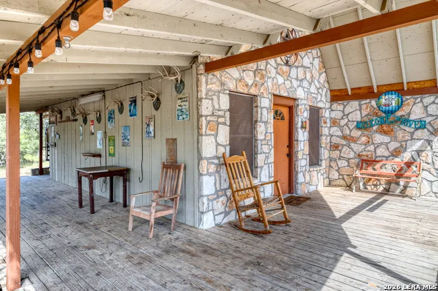 711 Mariposa Avenue Concan, TX 78801