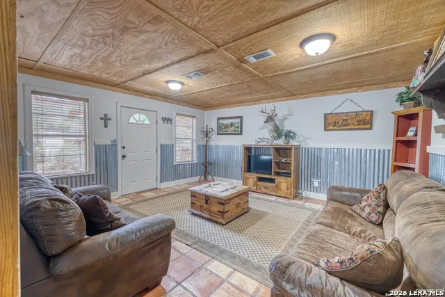 711 Mariposa Avenue Concan, TX 78801