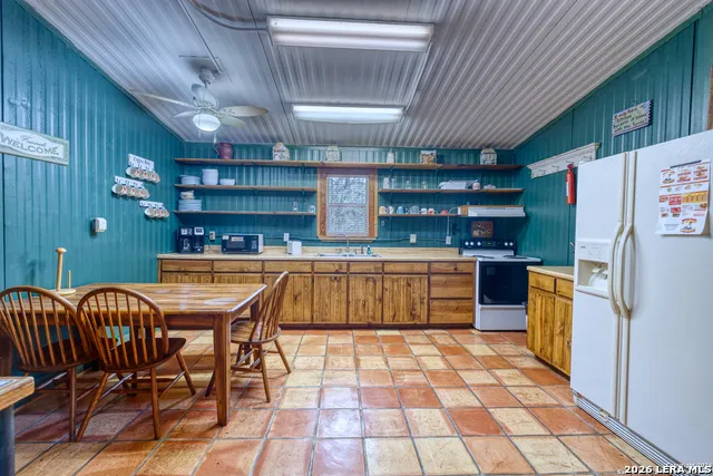 711 Mariposa Avenue Concan, TX 78801