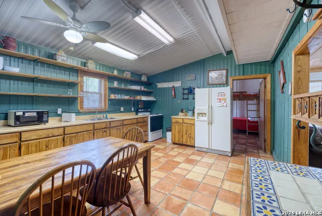 711 Mariposa Avenue Concan, TX 78801