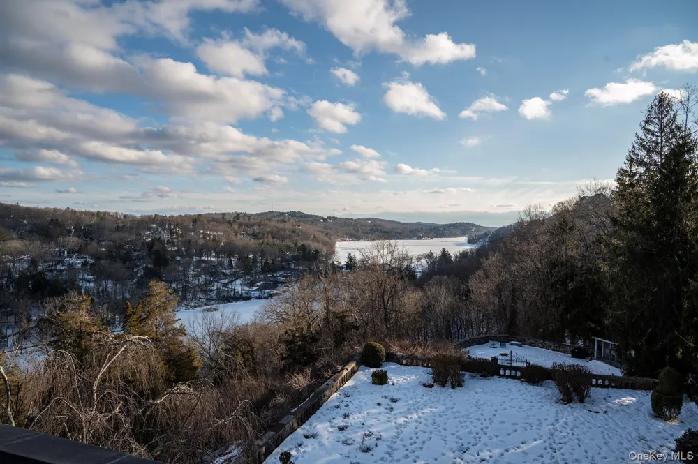 43 Ontio Road Tuxedo Park, NY 10987