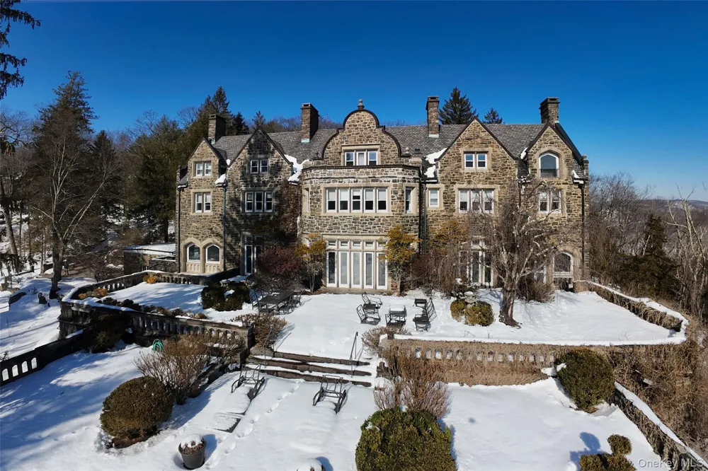 43 Ontio Road Tuxedo Park, NY 10987