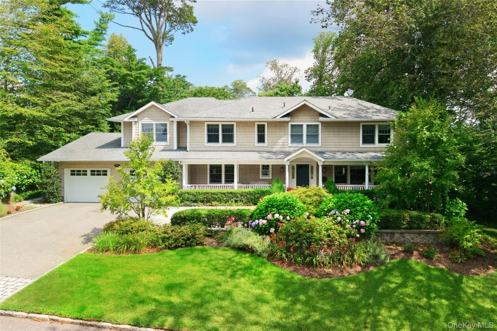 110 Birch Drive East Hills, NY 11576