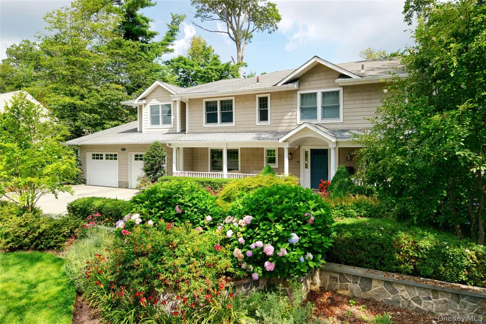 110 Birch Drive East Hills, NY 11576