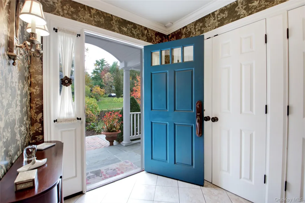 110 Birch Drive East Hills, NY 11576