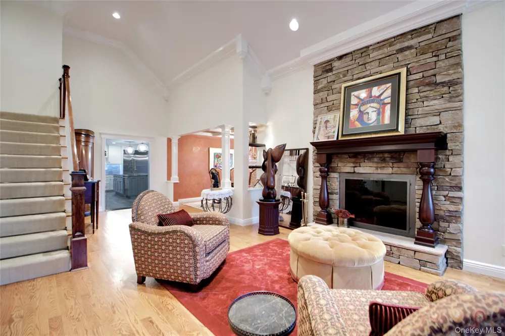110 Birch Drive East Hills, NY 11576