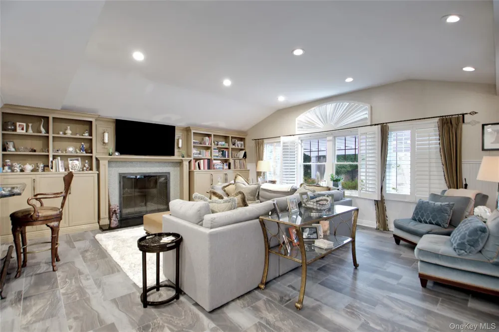 110 Birch Drive East Hills, NY 11576