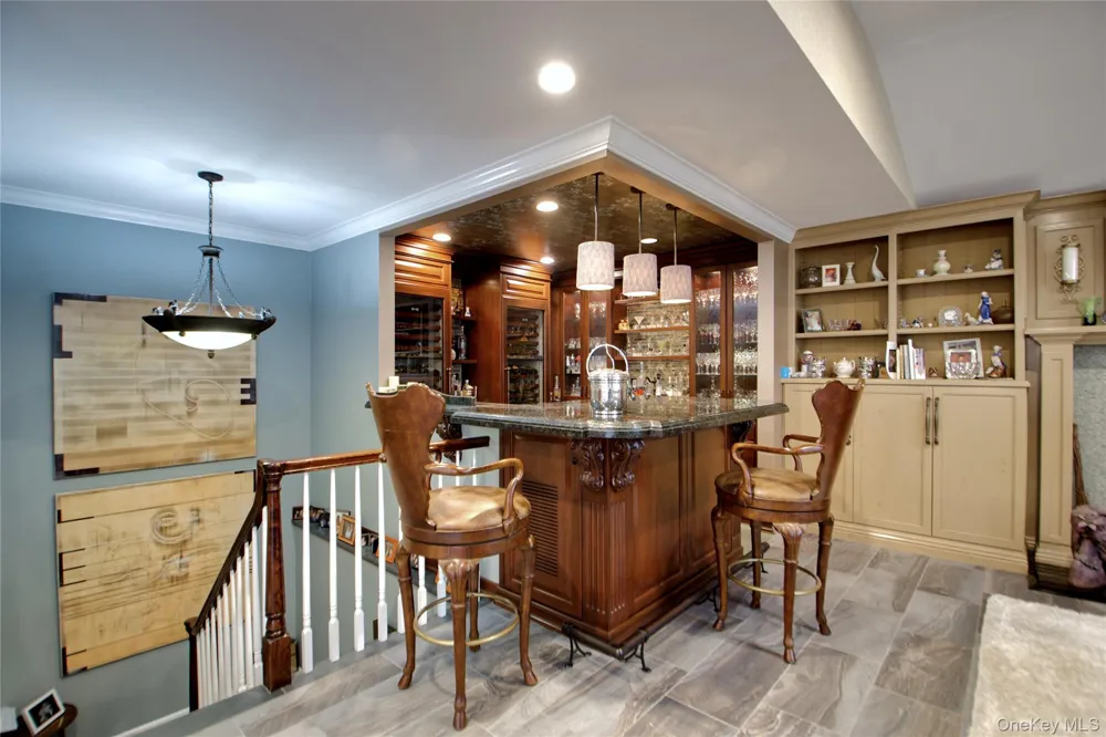 110 Birch Drive East Hills, NY 11576