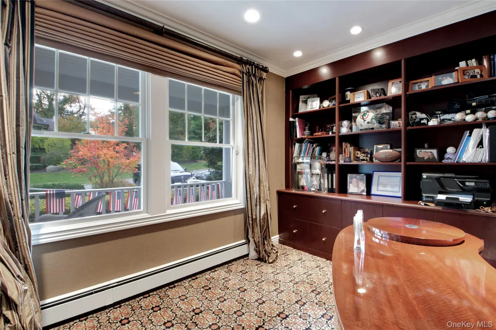 110 Birch Drive East Hills, NY 11576