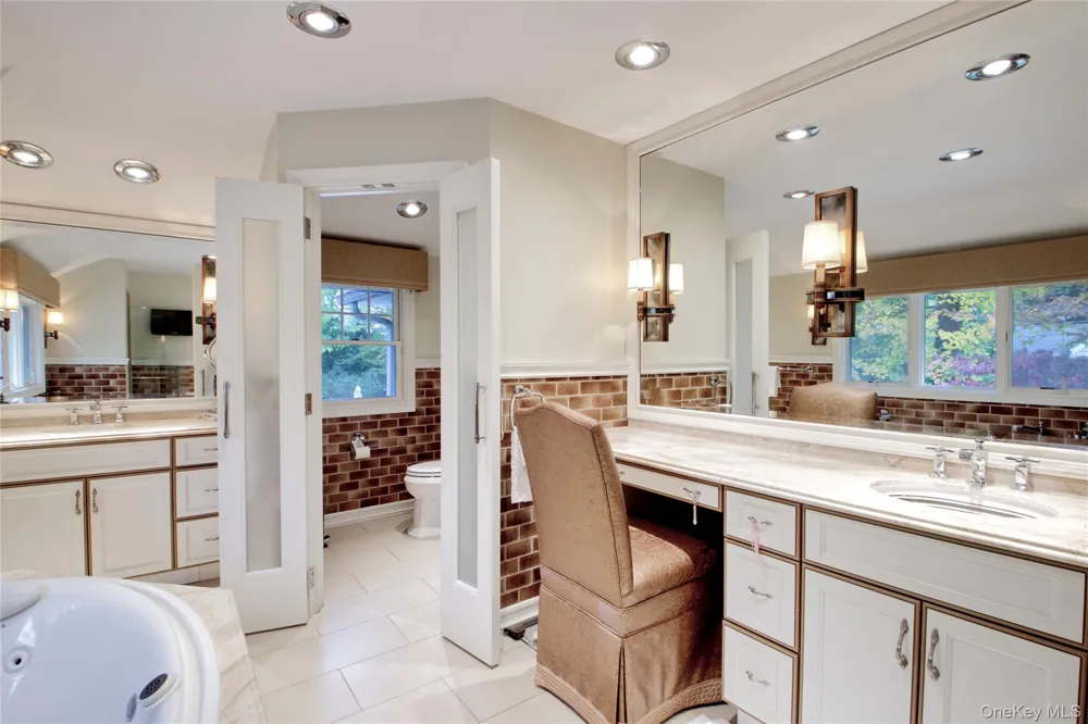 110 Birch Drive East Hills, NY 11576