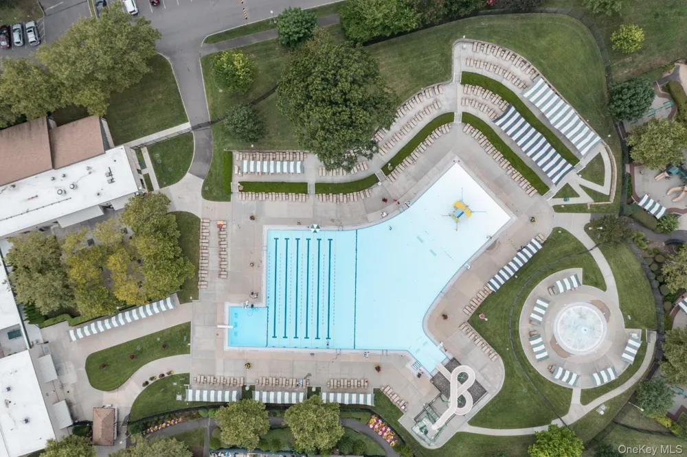 110 Birch Drive East Hills, NY 11576