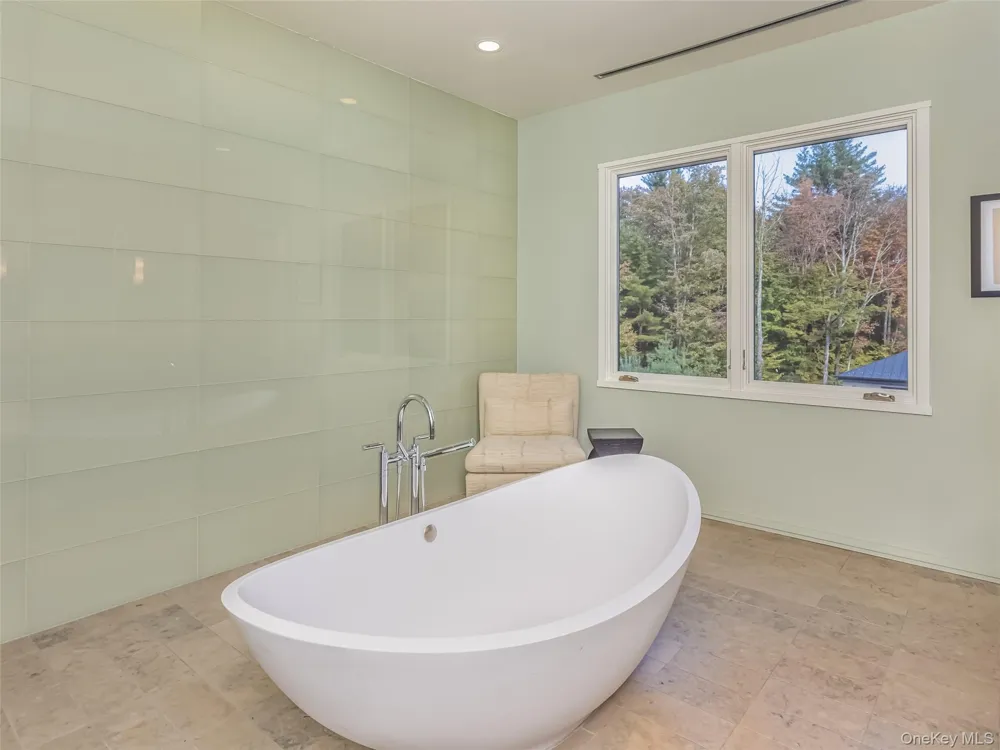 61 Top Ridge Trail White Lake, NY 12786