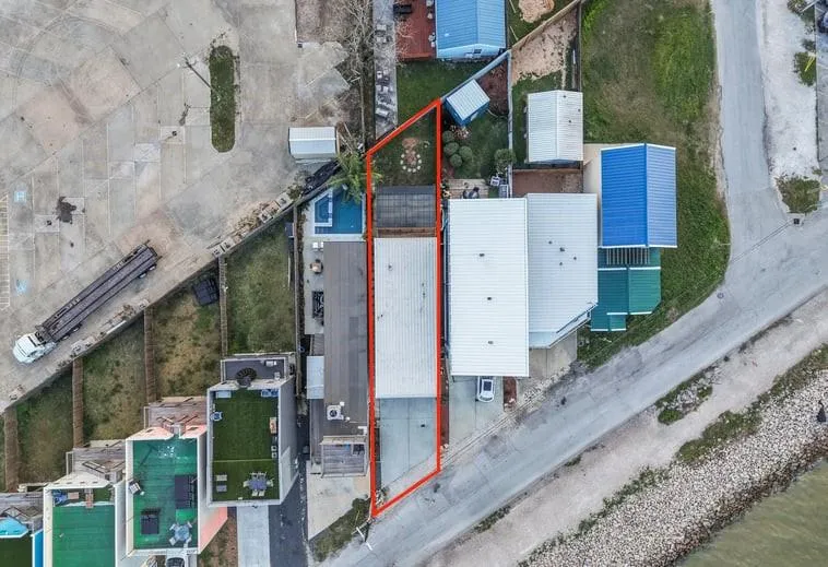 4514 Boulevard Street Bacliff, TX 77518