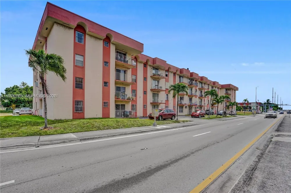 6820 W Flagler St #207 Miami, FL 33144