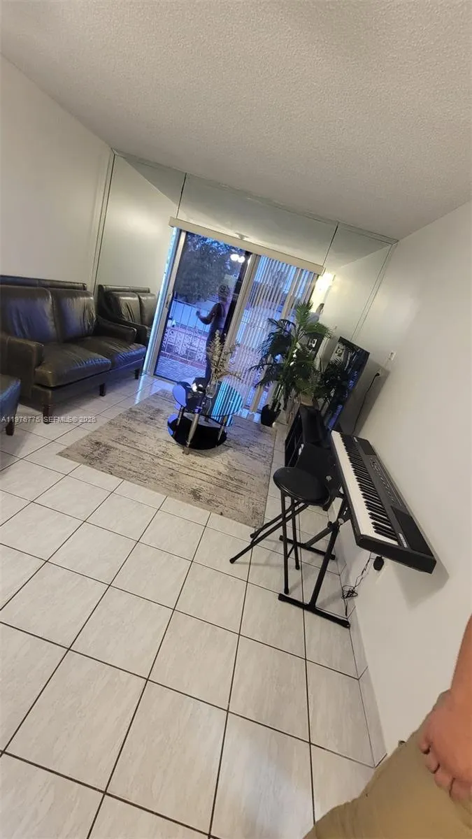 6820 W Flagler St #207 Miami, FL 33144