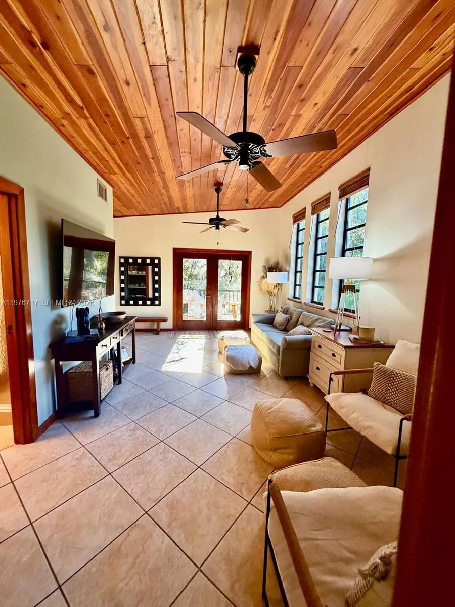 1615 Harbor Dr Marathon, FL 33050