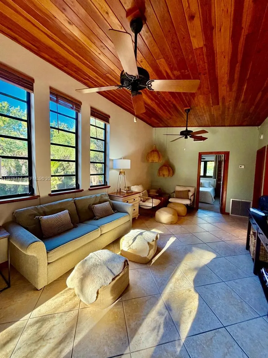 1615 Harbor Dr Marathon, FL 33050