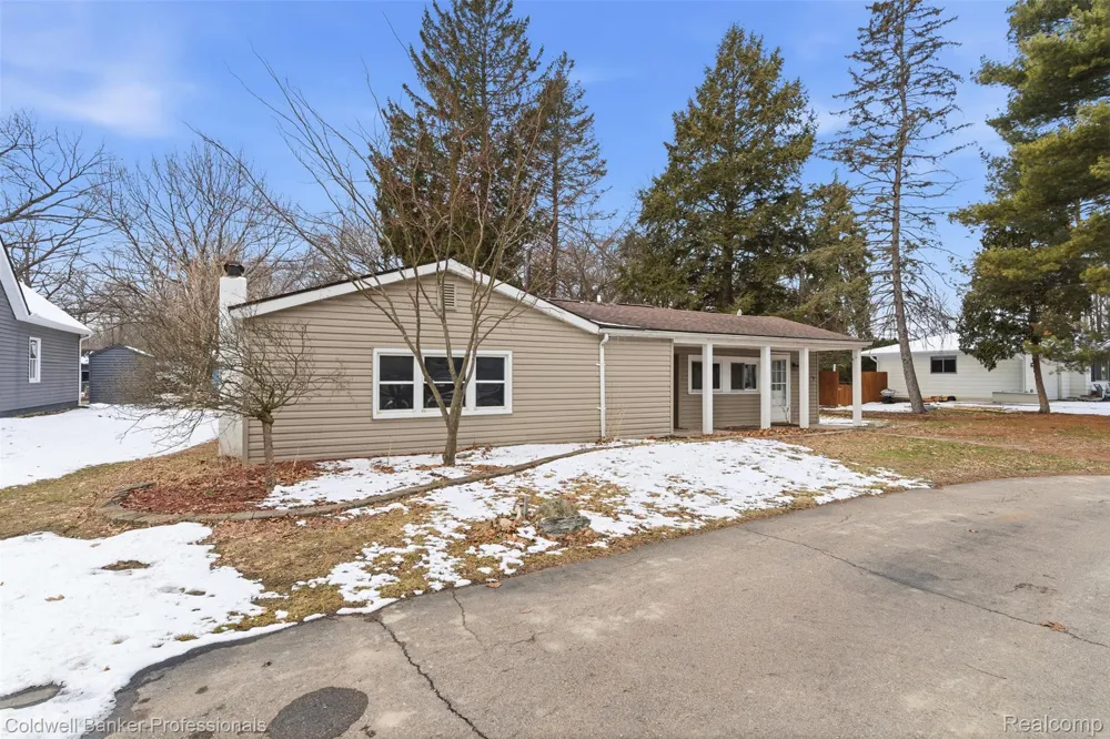 2380 Rolandale West Bloomfield Charter Township, MI 48324