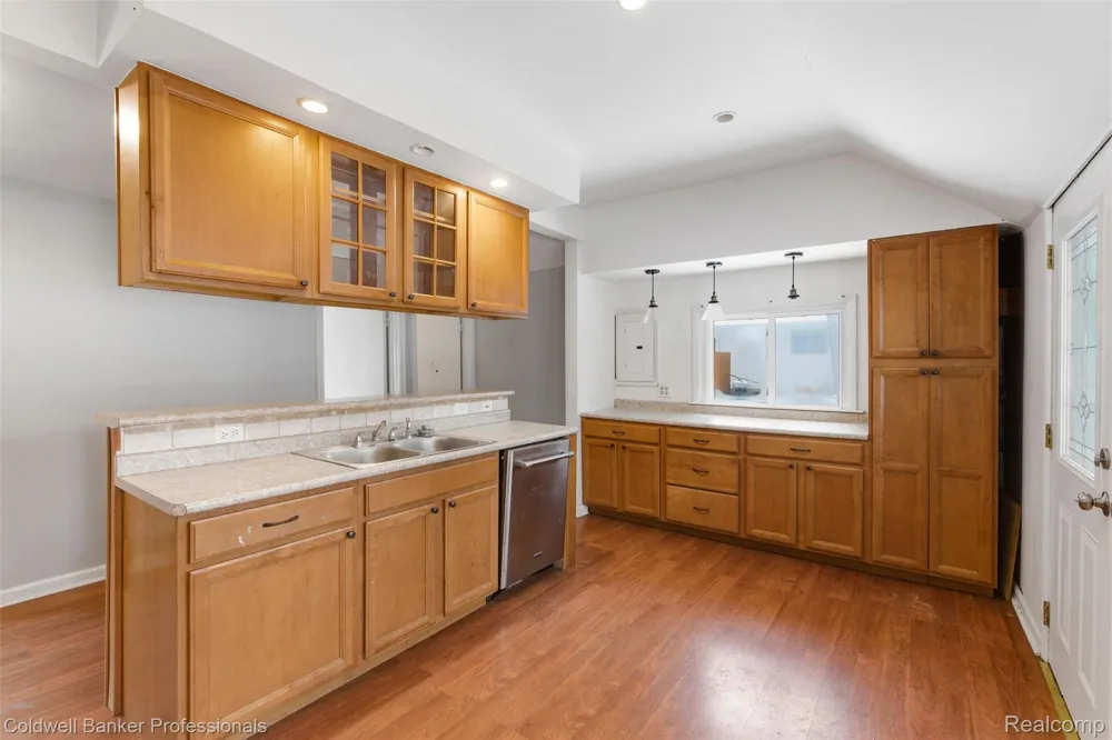 2380 Rolandale West Bloomfield Charter Township, MI 48324