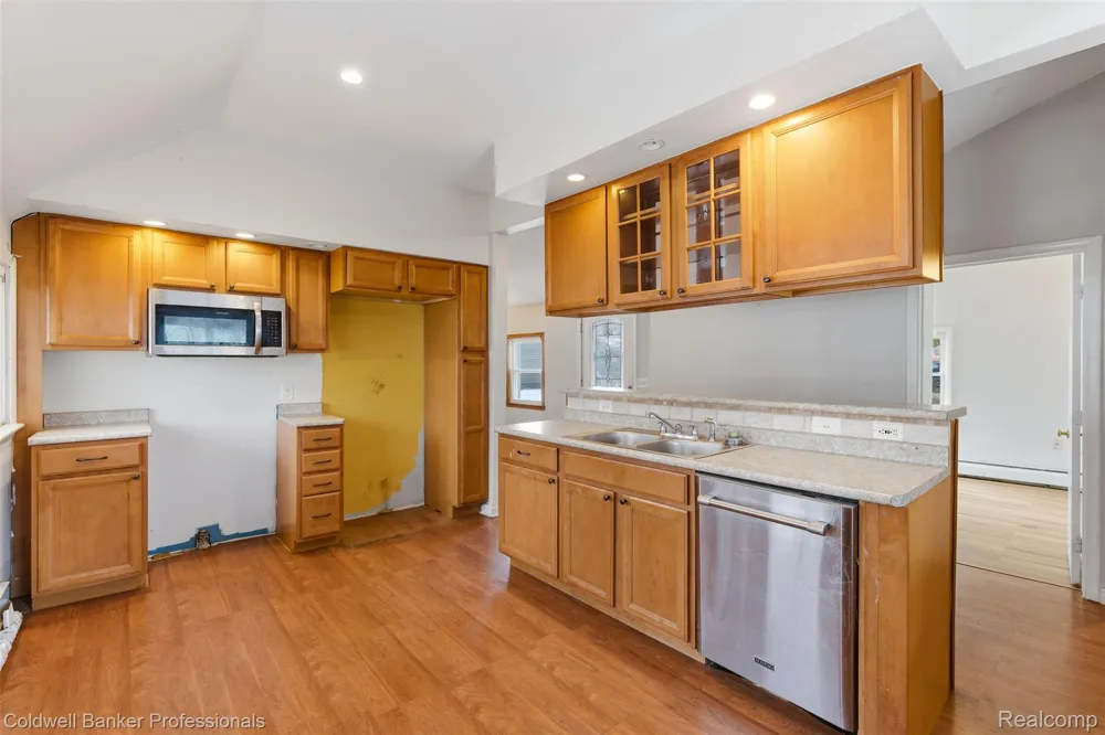 2380 Rolandale West Bloomfield Charter Township, MI 48324