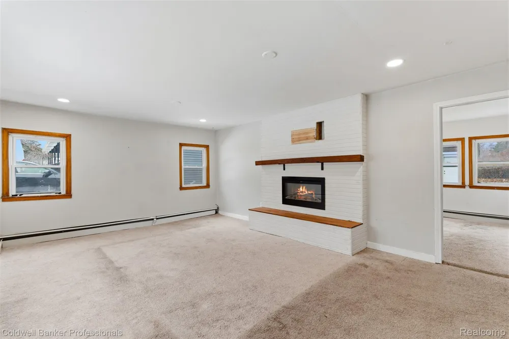 2380 Rolandale West Bloomfield Charter Township, MI 48324