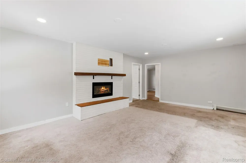 2380 Rolandale West Bloomfield Charter Township, MI 48324