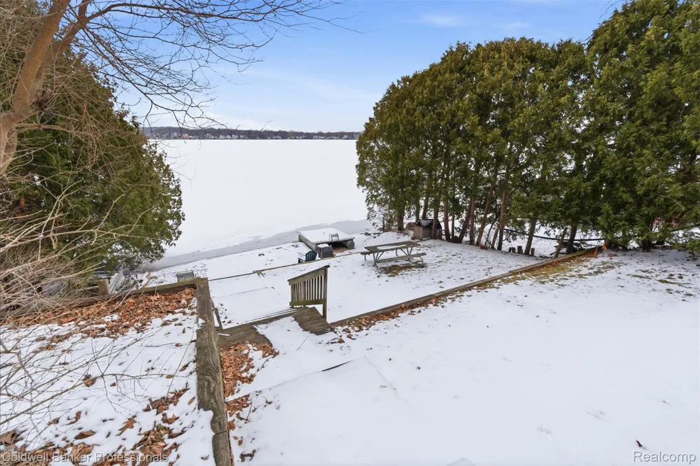 2380 Rolandale West Bloomfield Charter Township, MI 48324