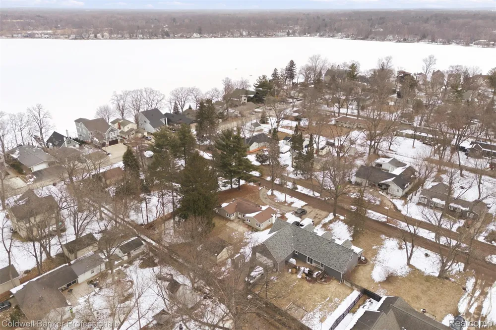 2380 Rolandale West Bloomfield Charter Township, MI 48324
