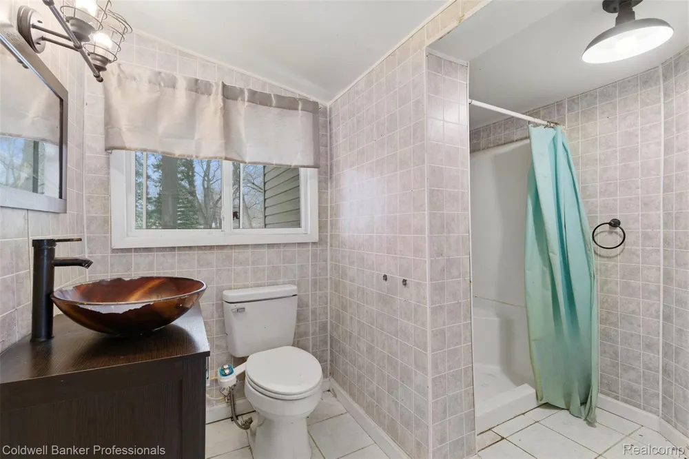 2380 Rolandale West Bloomfield Charter Township, MI 48324