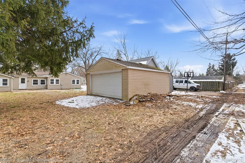 2380 Rolandale West Bloomfield Charter Township, MI 48324