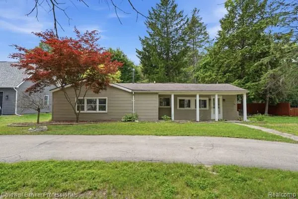 2380 Rolandale West Bloomfield Charter Township, MI 48324