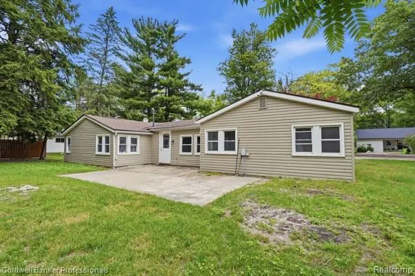 2380 Rolandale West Bloomfield Charter Township, MI 48324
