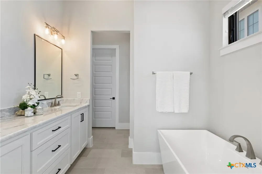 121 Houdini Way Kingsland, TX 78639