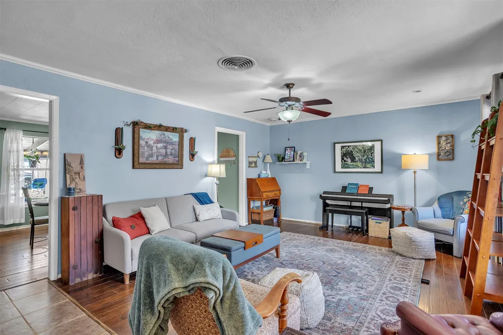 709 Hurstview Drive Hurst, TX 76053