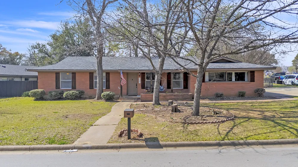 709 Hurstview Drive Hurst, TX 76053