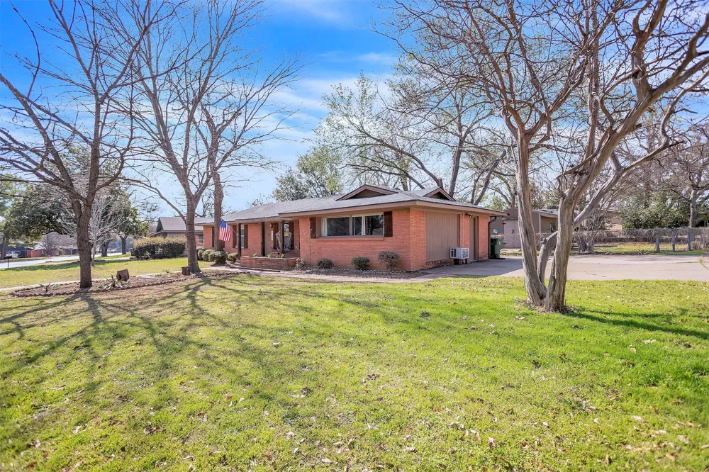 709 Hurstview Drive Hurst, TX 76053