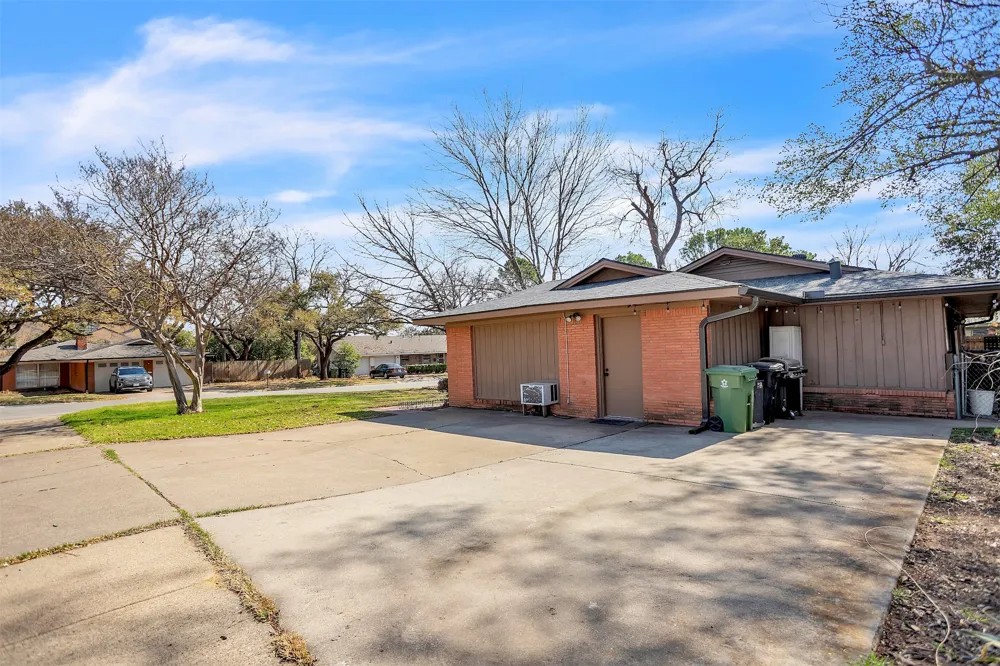 709 Hurstview Drive Hurst, TX 76053