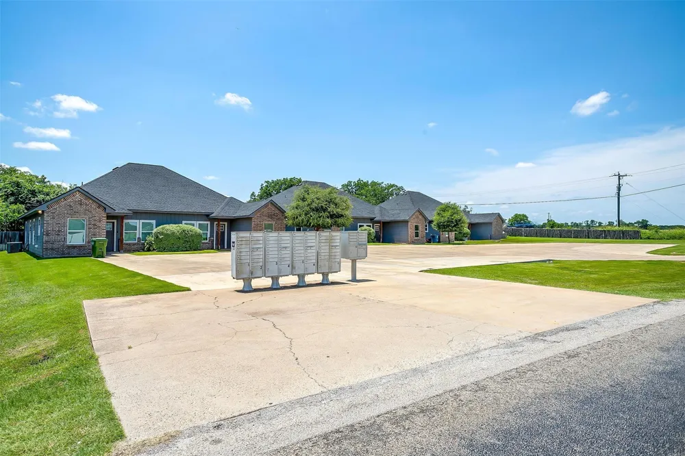 2708 James Road Granbury, TX 76049