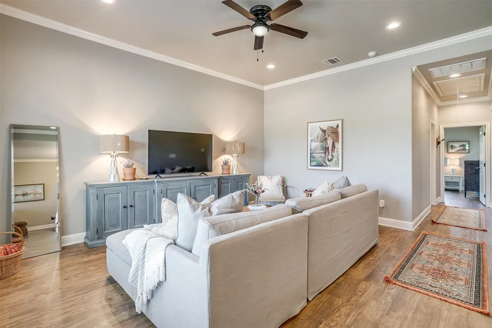 2708 James Road Granbury, TX 76049