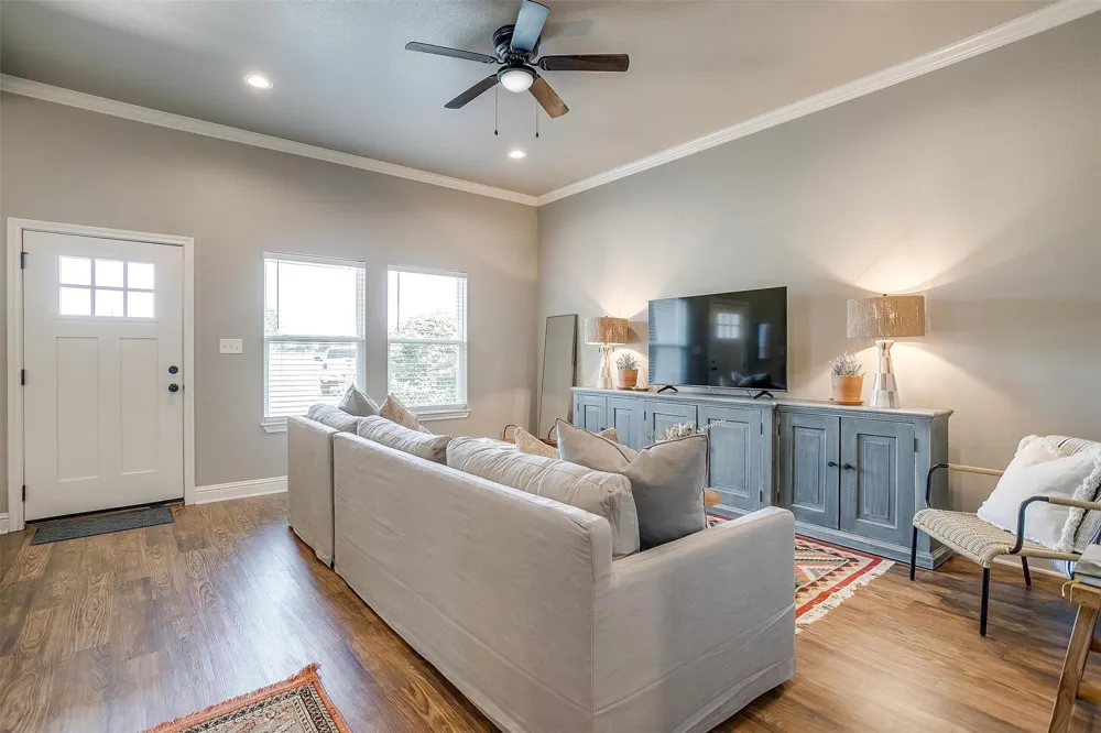 2708 James Road Granbury, TX 76049
