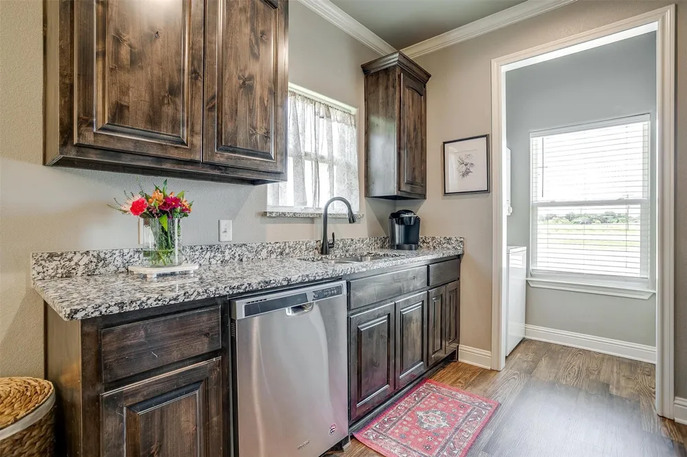 2708 James Road Granbury, TX 76049