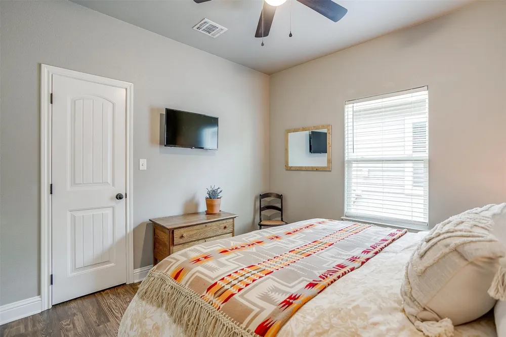 2708 James Road Granbury, TX 76049